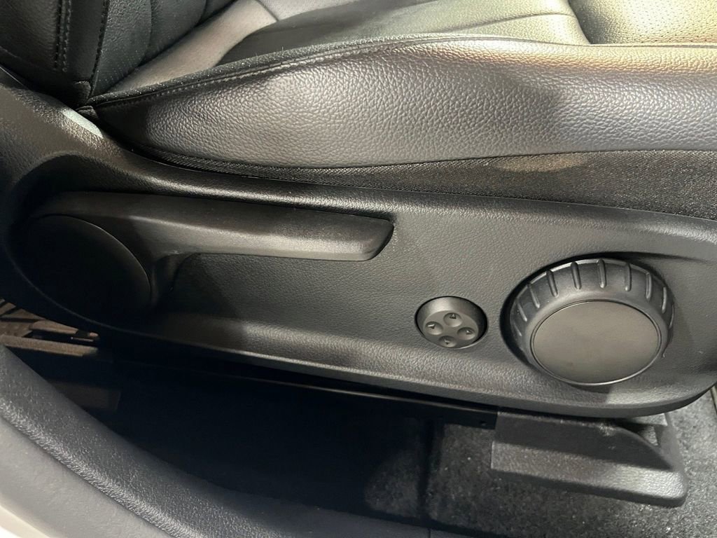 Used 2022 Mercedes-Benz EQB 300 4MATIC image 16