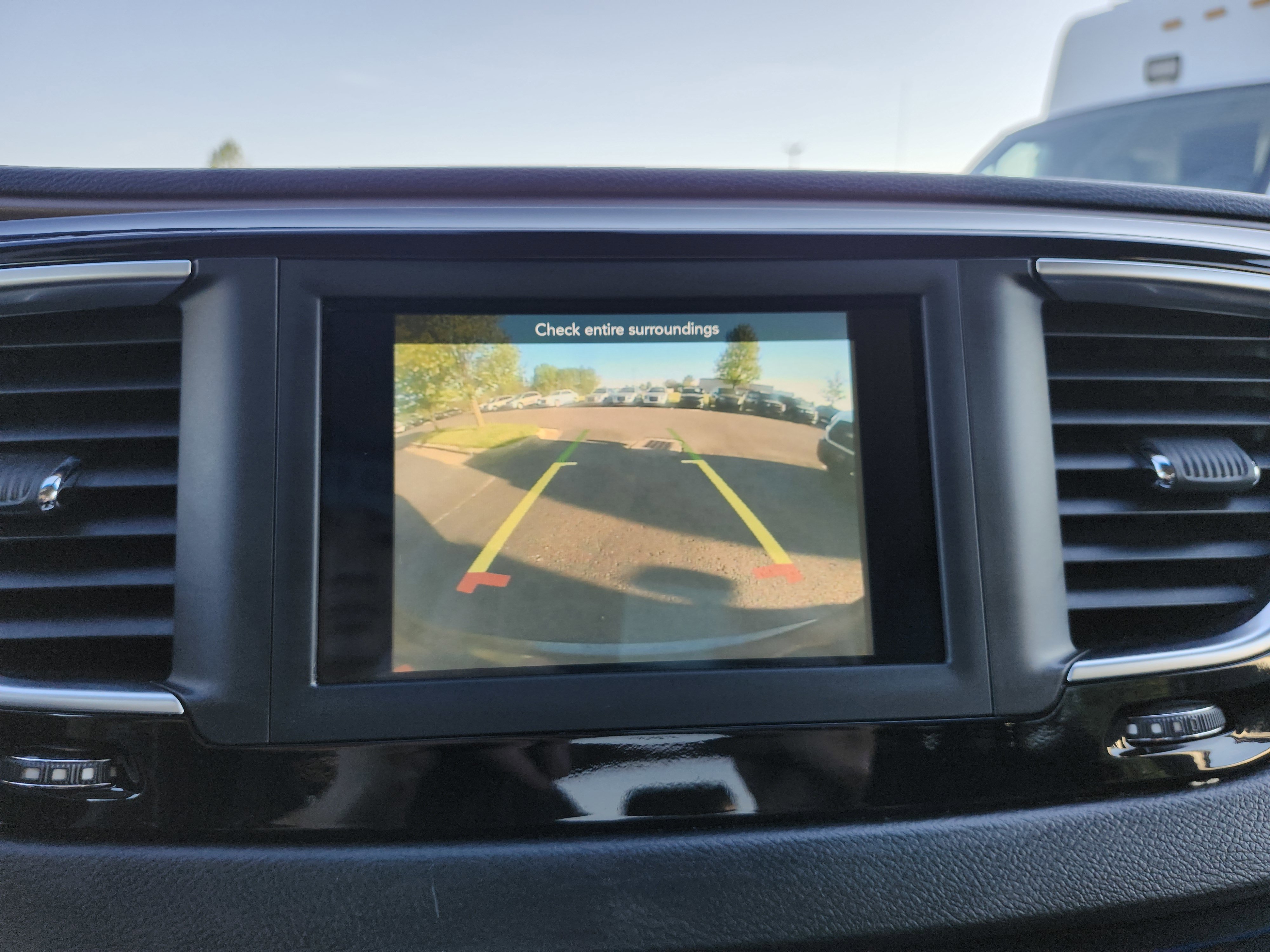Used 2019 Chrysler Pacifica Touring-L FWD image 2