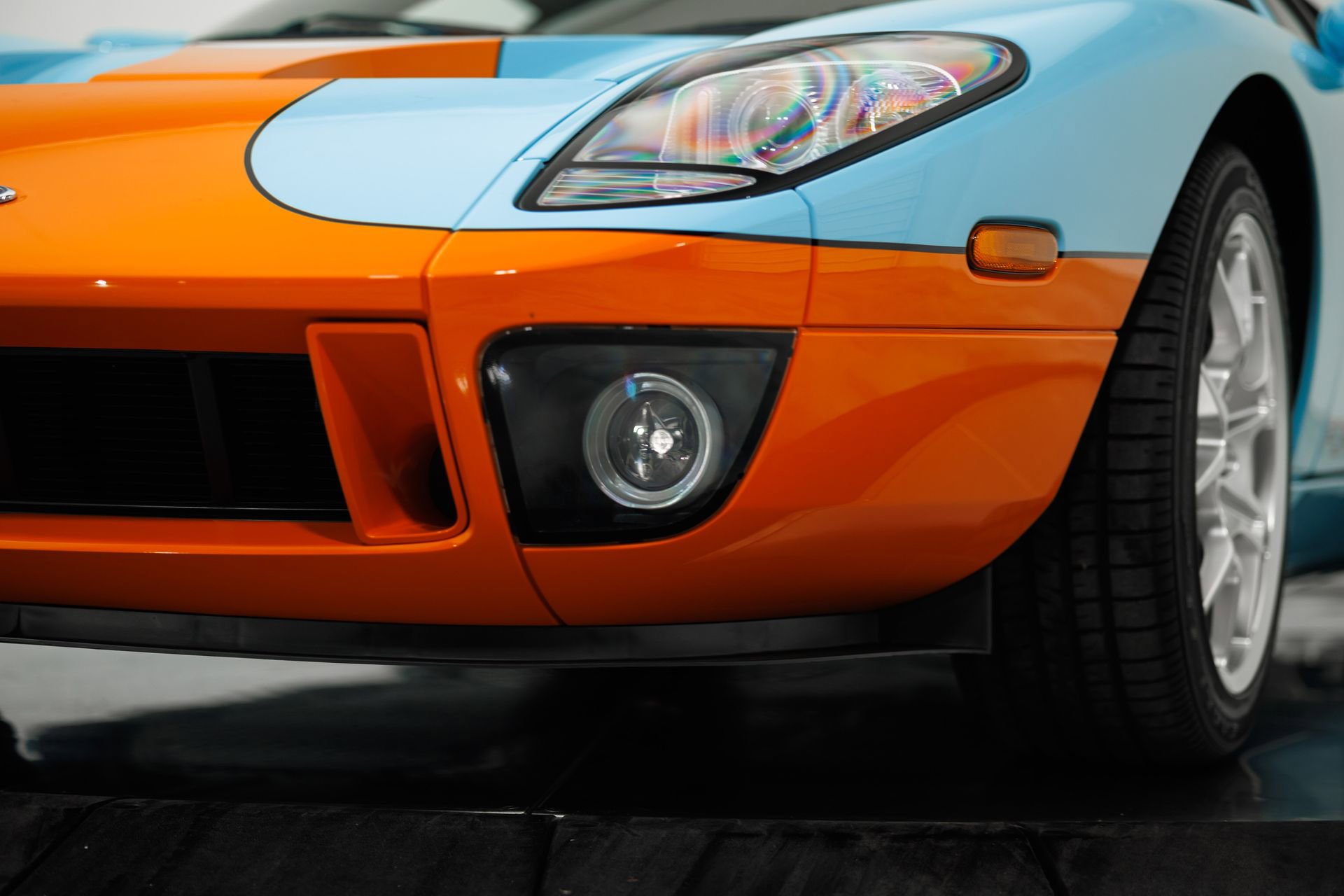 Used 2006 Ford GT RWD image 38