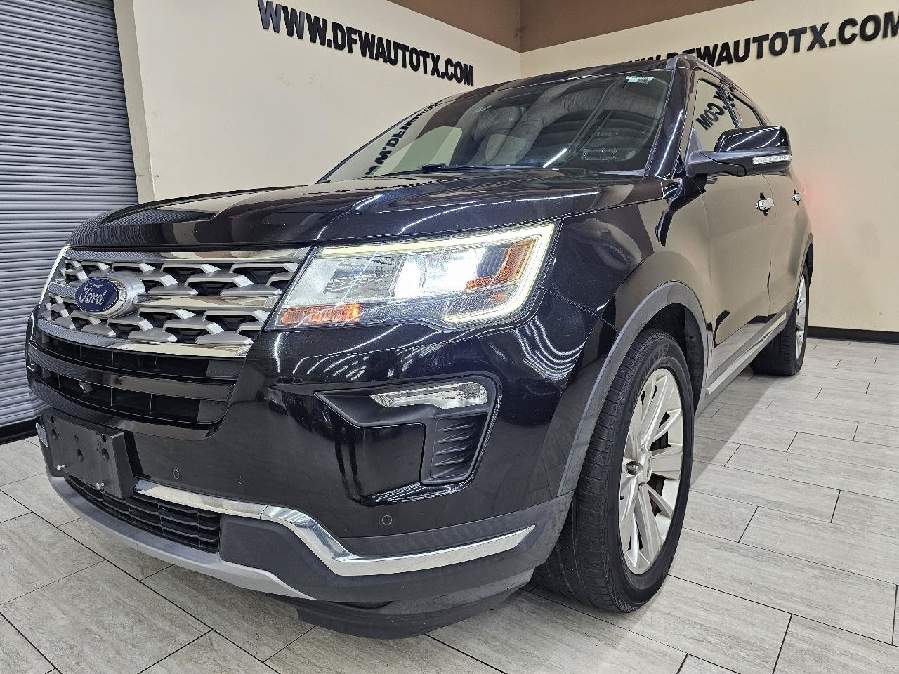 Used 2019 Ford Explorer Limited w/ Class III Trailer Tow Package FWD image 2