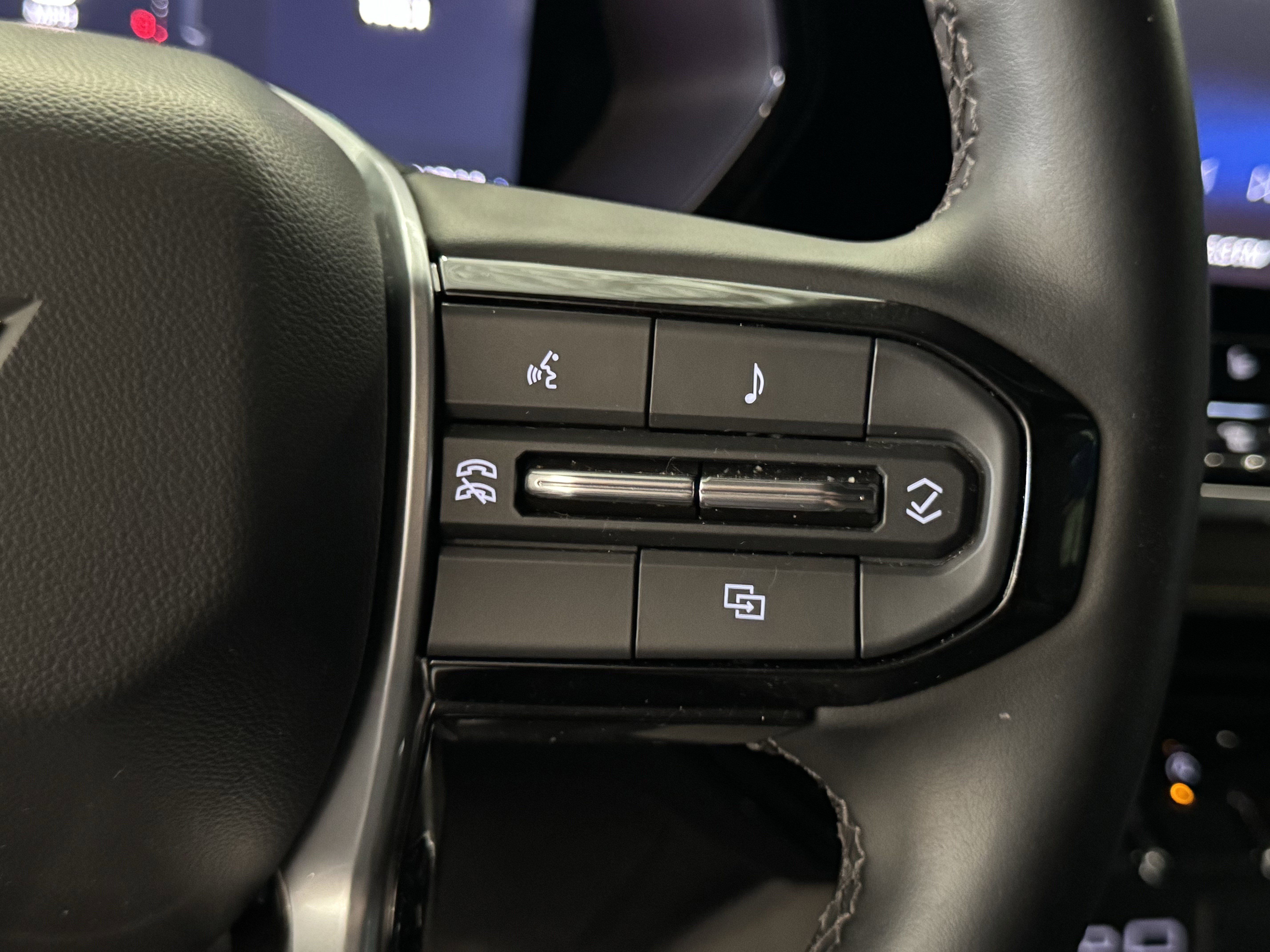 Used 2024 Chevrolet Colorado ZR2 w/ Technology Package image 29