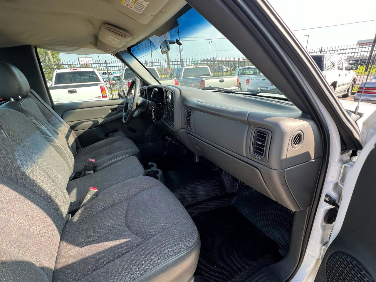 Used 2004 GMC Sierra 2500 W/T image 28