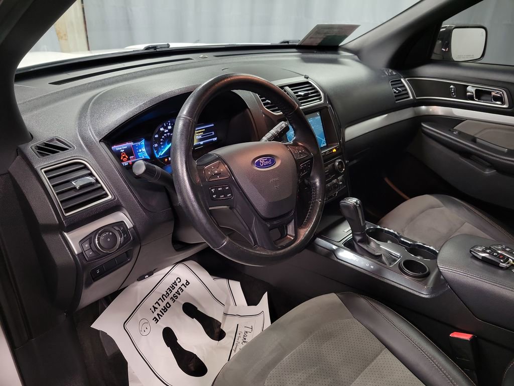 Used 2017 Ford Explorer XLT w/ Equipment Group 202A image 15