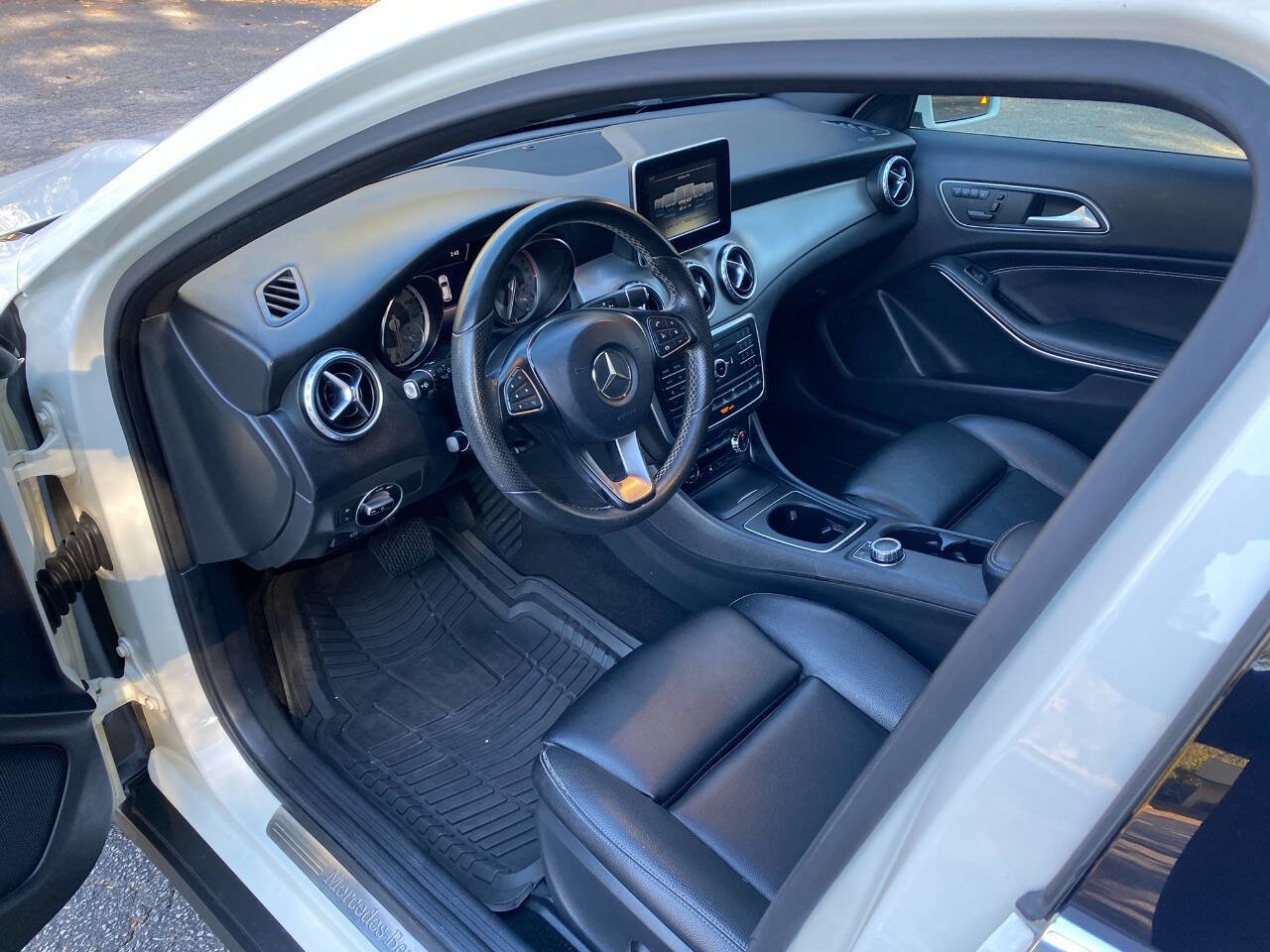 Used 2017 Mercedes-Benz GLA 250 4MATIC image 13