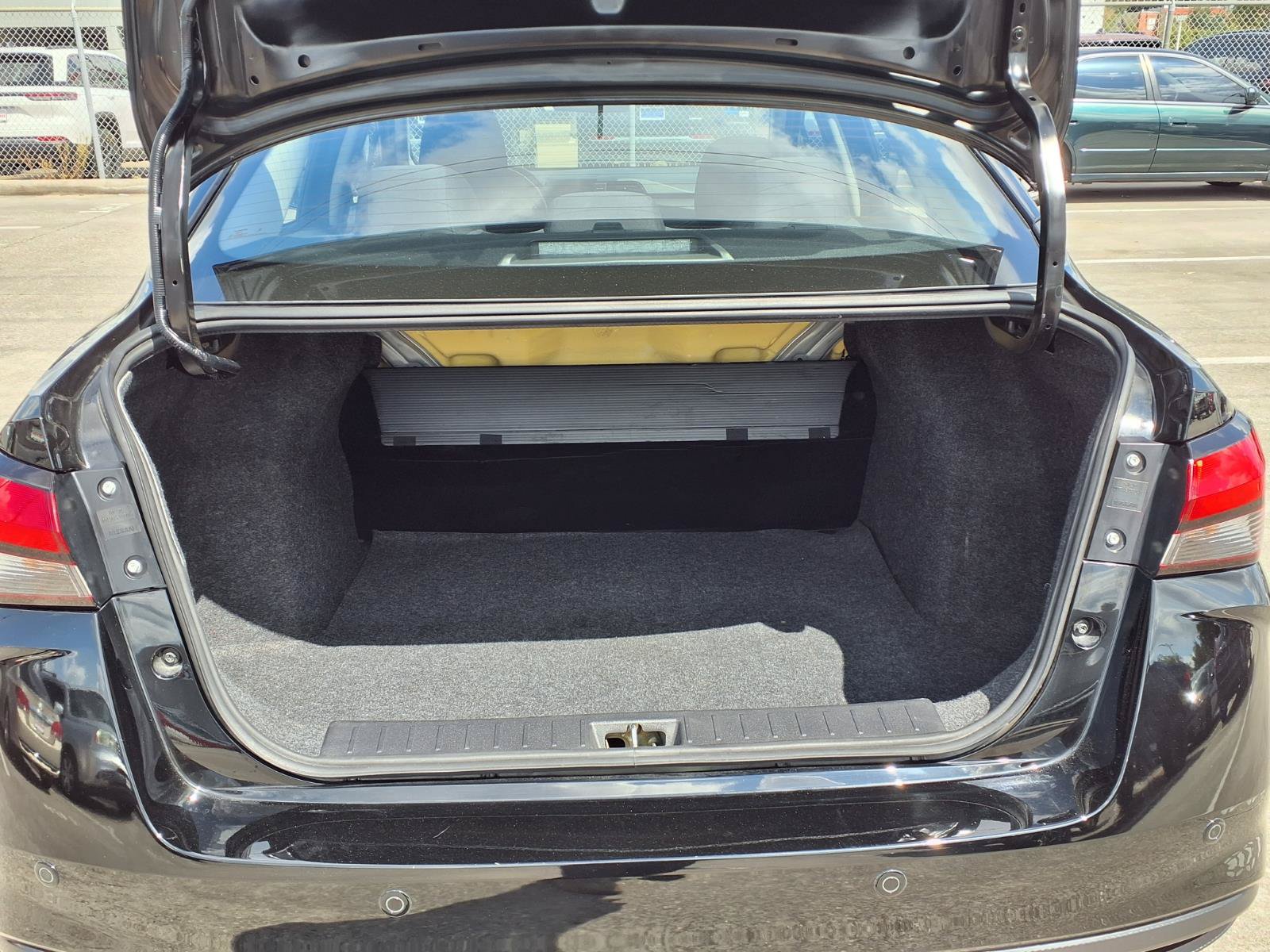 Used 2024 Nissan Versa S FWD image 18