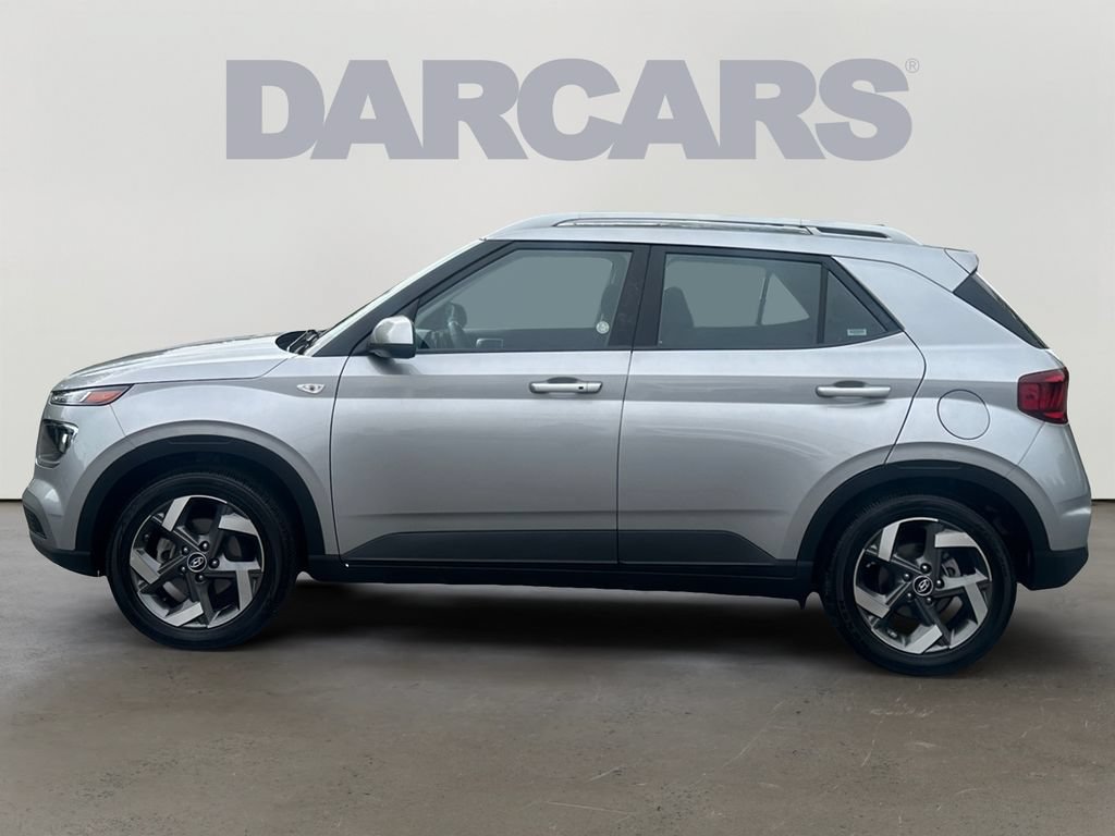 Used 2025 Hyundai Venue SEL FWD image 4