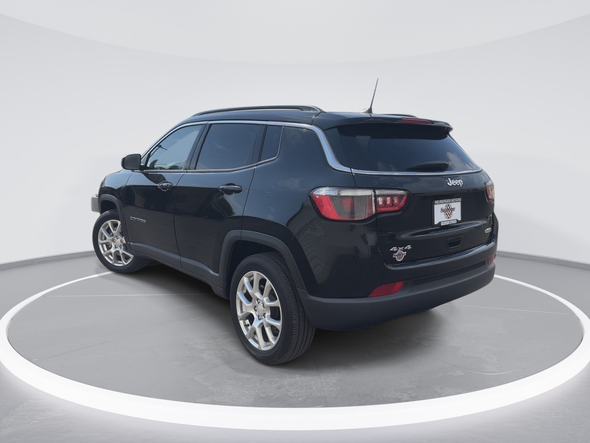 Used 2024 Jeep Compass Latitude AWD/4WD image 7