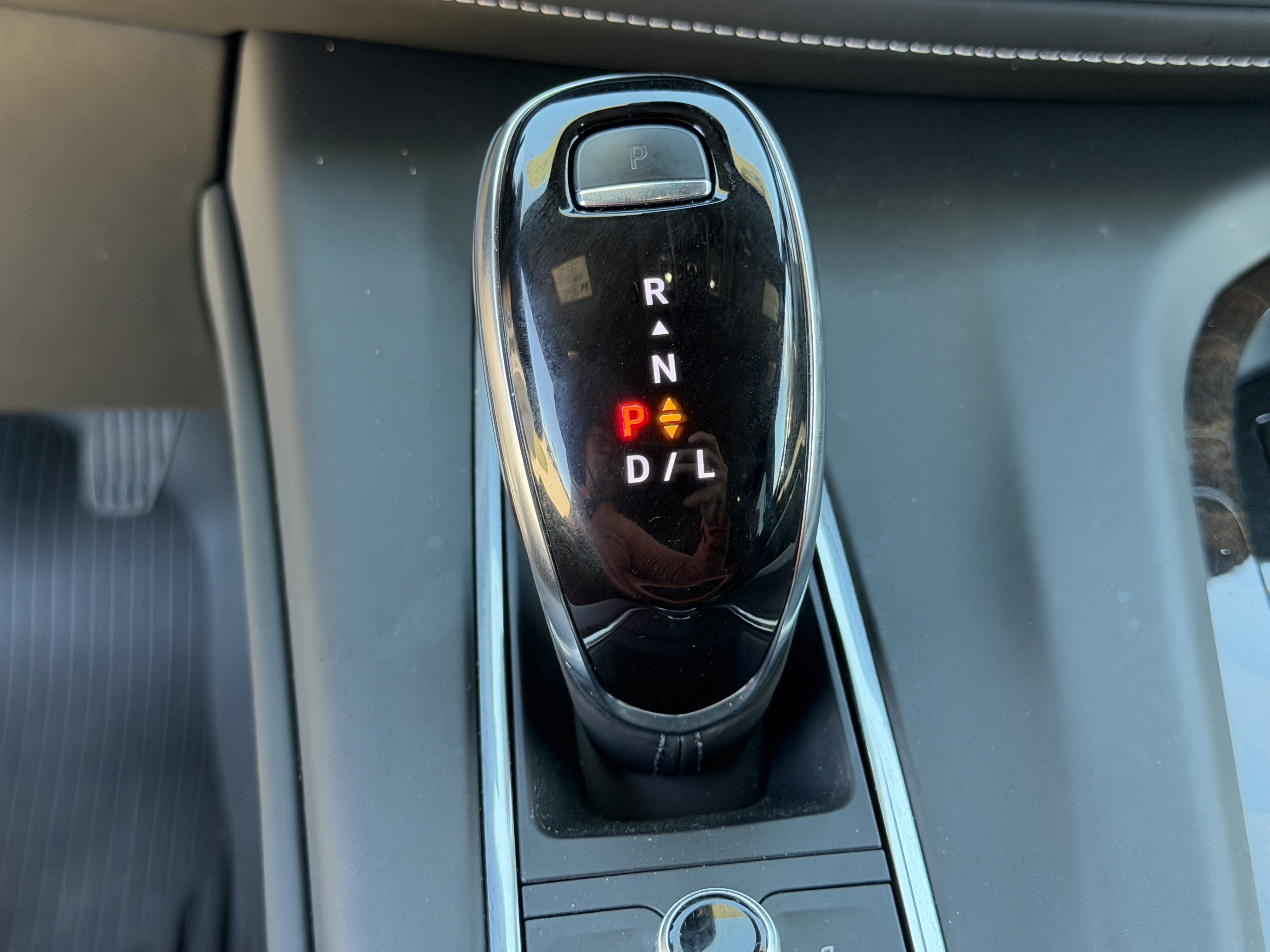 Certified 2022 Cadillac Escalade Premium Luxury Platinum w/ LPO, Radiant Package AWD/4WD image 22