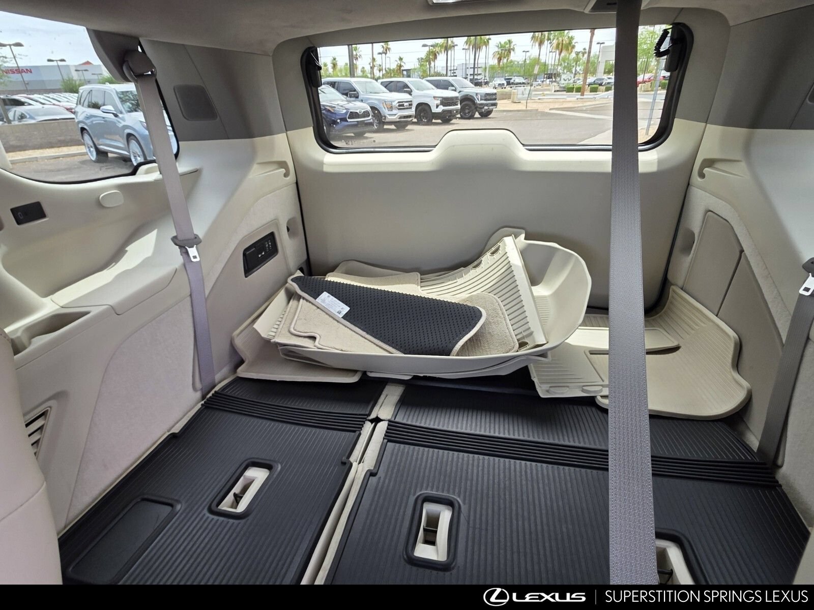 Used 2024 Cadillac Escalade Premium Luxury Platinum w/ Heavy-Duty Trailer Package AWD/4WD image 28