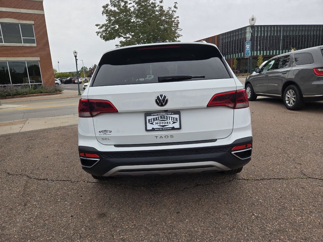 Used 2022 Volkswagen Taos SEL image 8