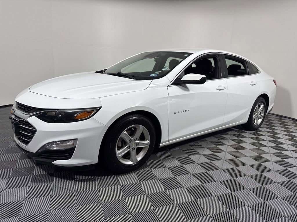 Used 2023 Chevrolet Malibu LT image 2