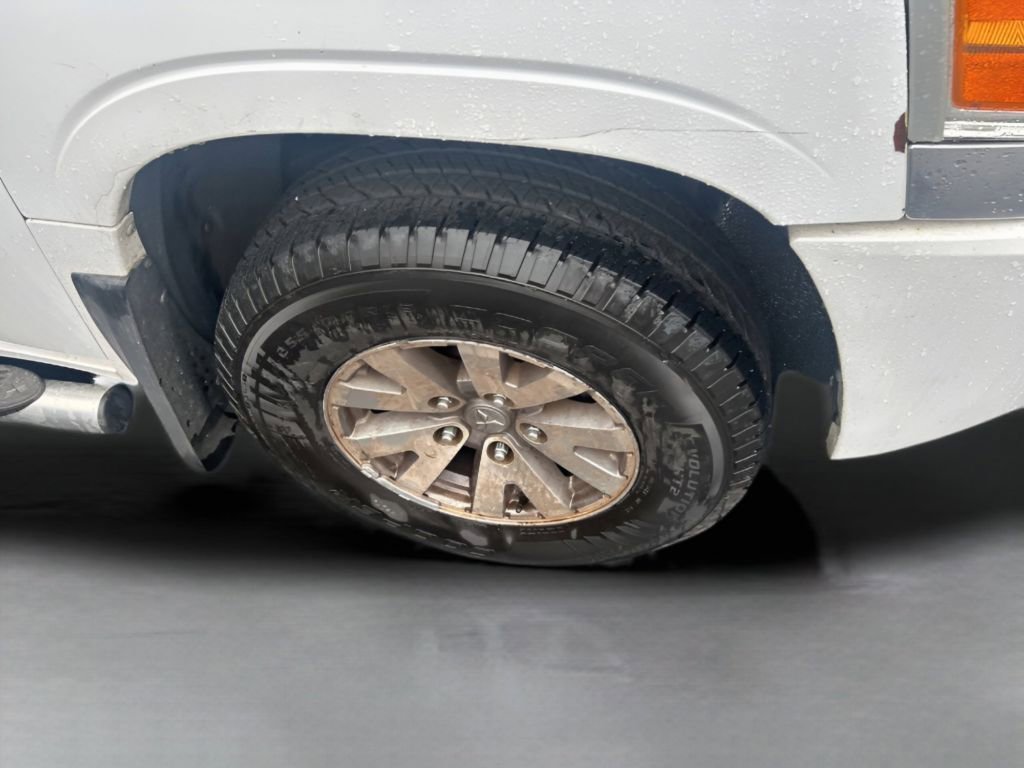 Used 2007 Mitsubishi Raider LS image 25