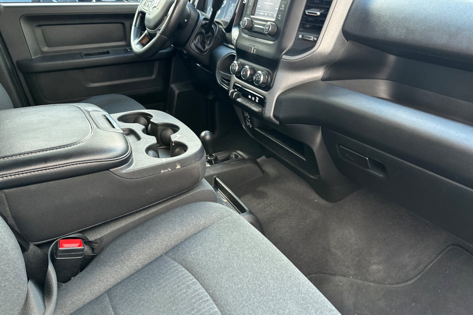 Used 2024 RAM 3500 Tradesman w/ Chrome Appearance Group AWD/4WD image 18