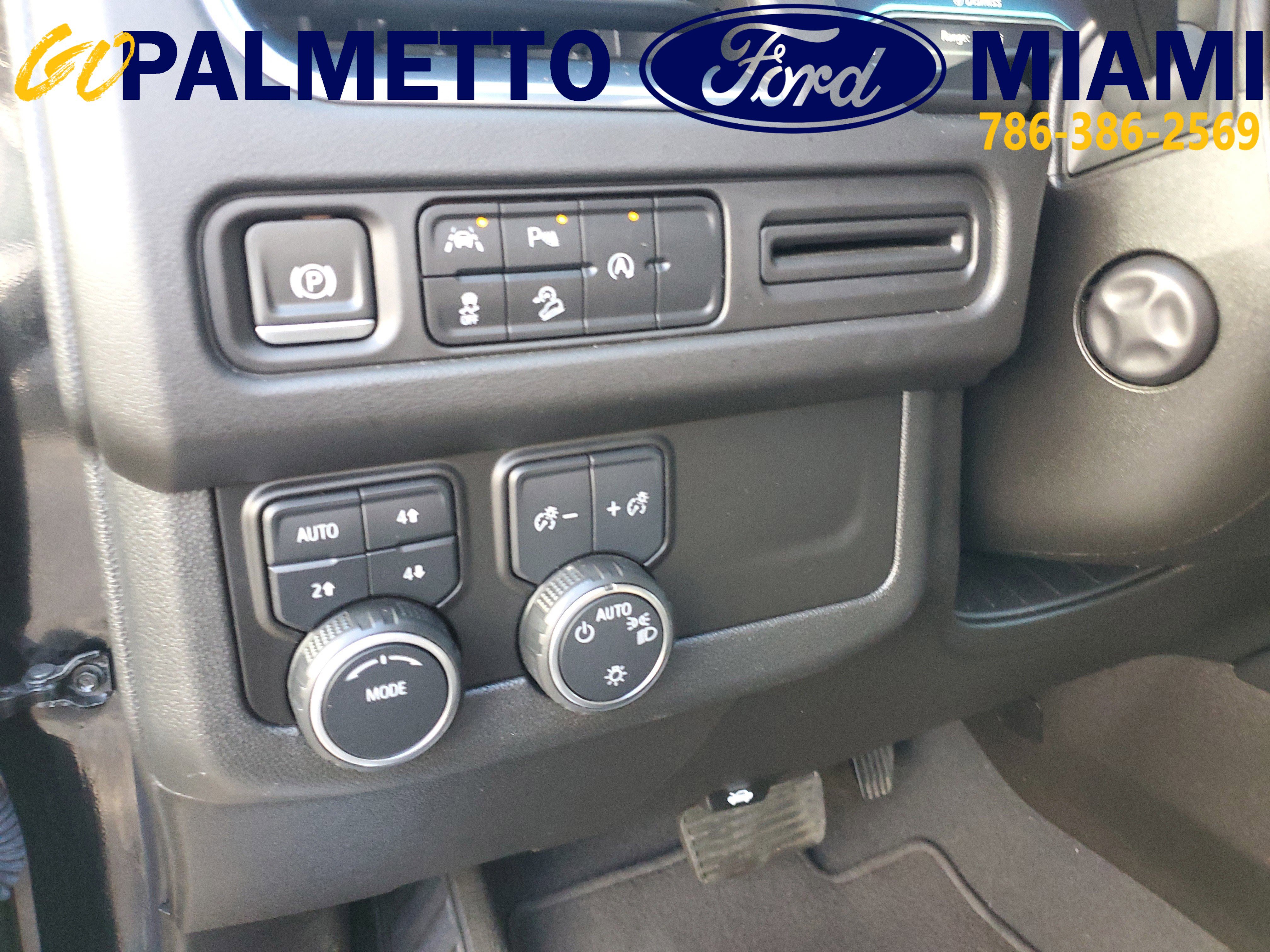 Used 2023 Chevrolet Suburban Premier image 19