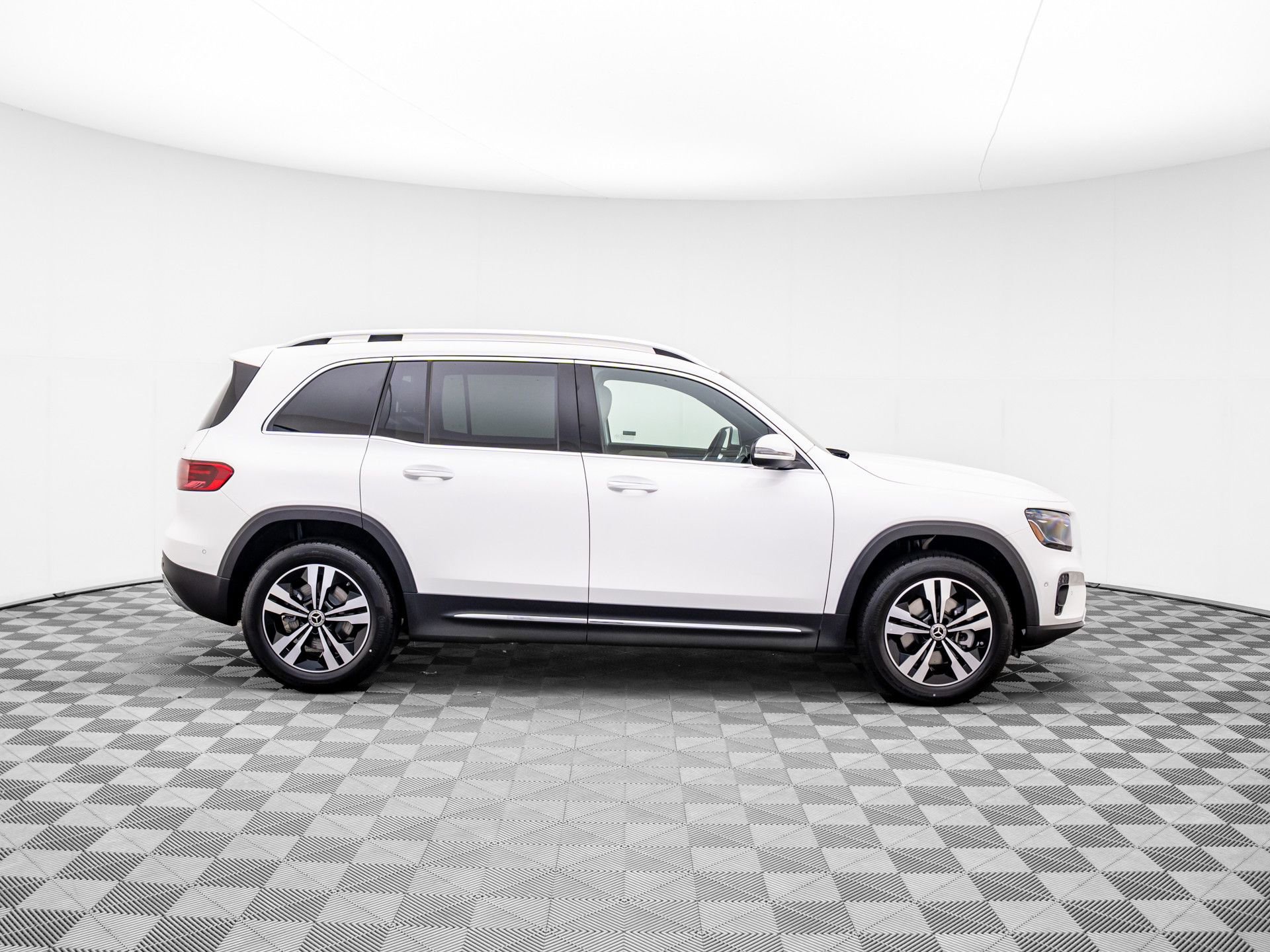 Certified 2025 Mercedes-Benz GLB 250 4MATIC image 7