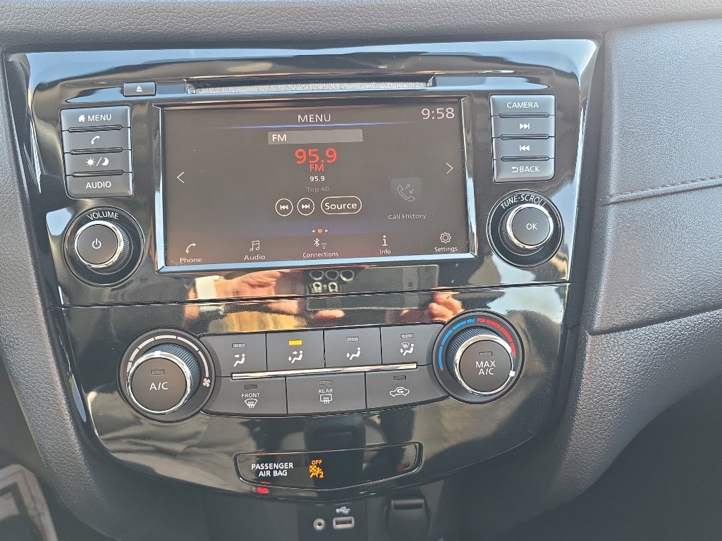 Used 2019 Nissan Rogue S image 22