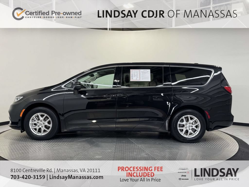 Used 2023 Chrysler Pacifica Touring-L FWD image 6