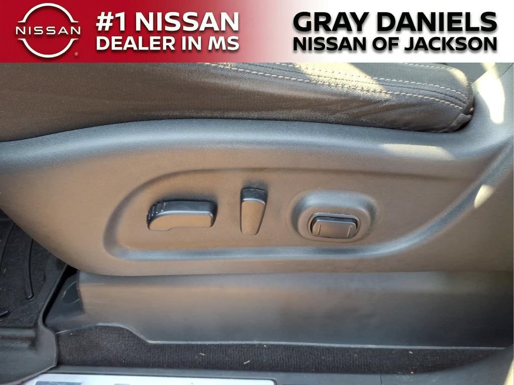 Used 2018 Nissan Titan SV w/ SV Convenience Package AWD/4WD image 13