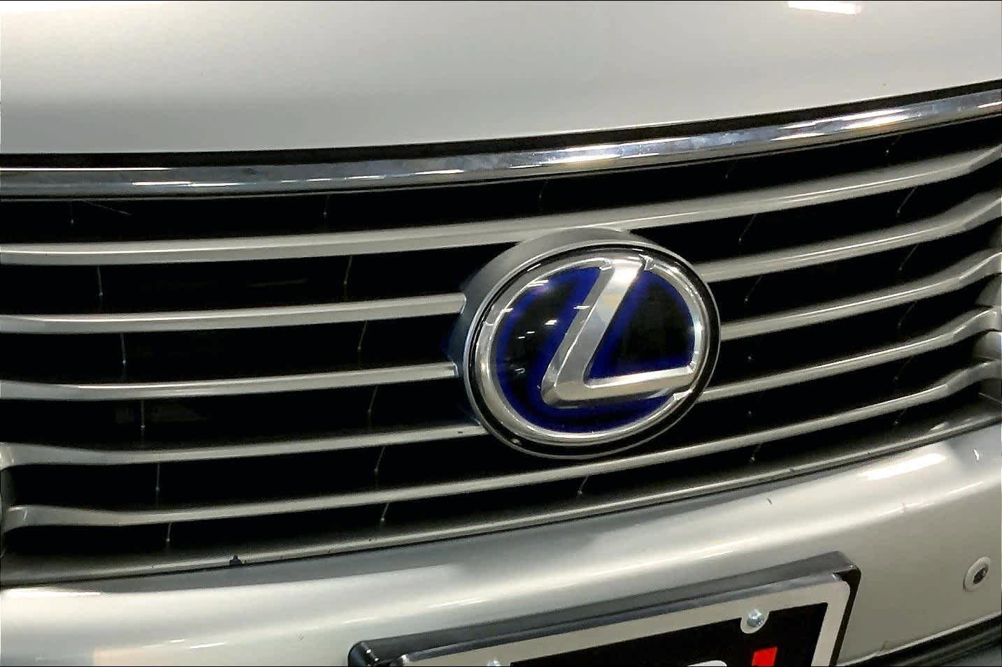Used 2015 Lexus RX 450h AWD image 32