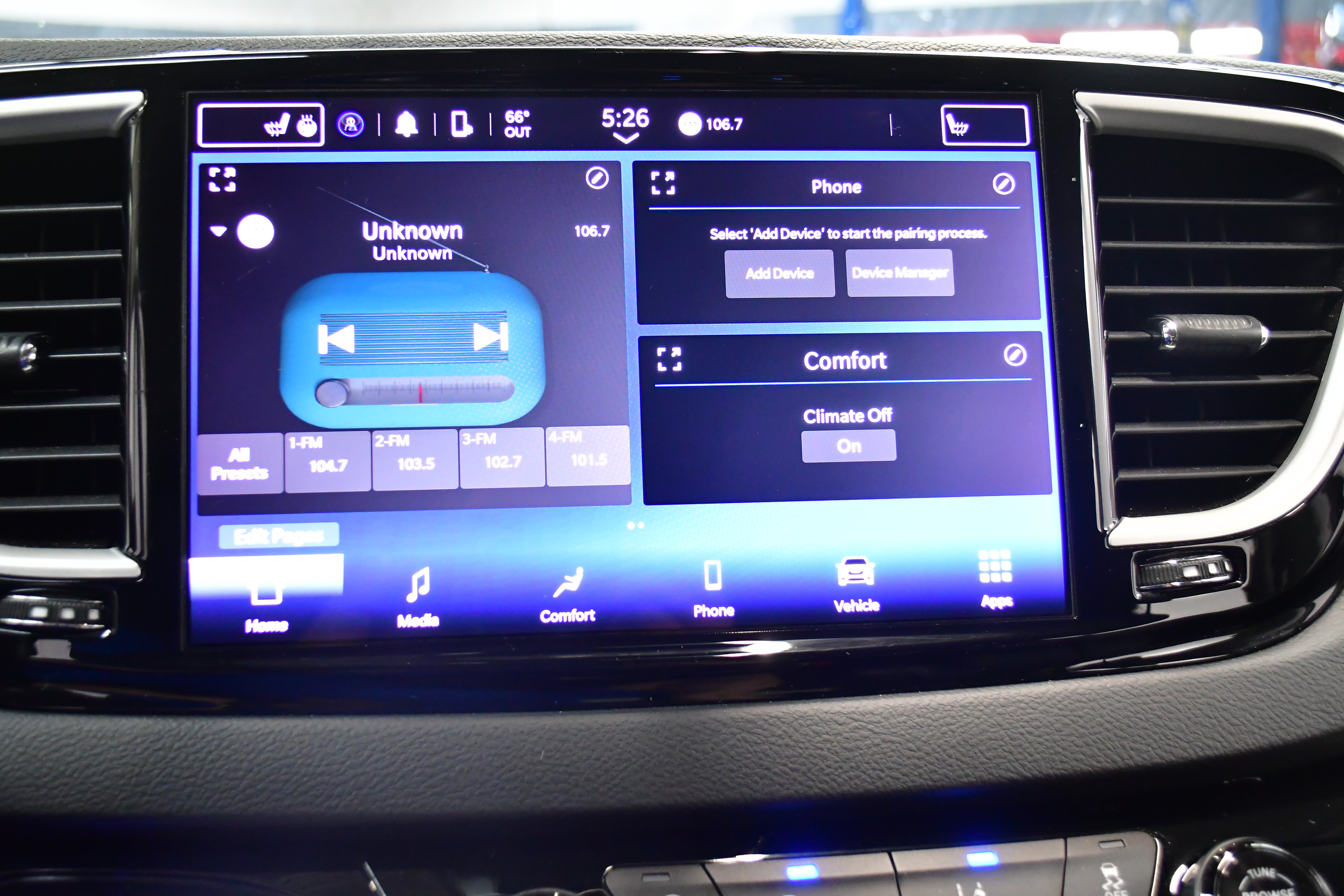 Used 2023 Chrysler Pacifica Touring-L FWD image 27