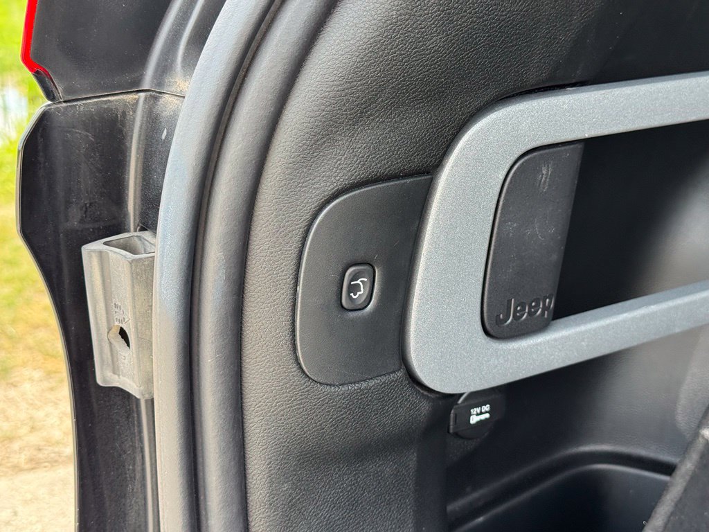 Used 2018 Jeep Cherokee Limited AWD/4WD image 42