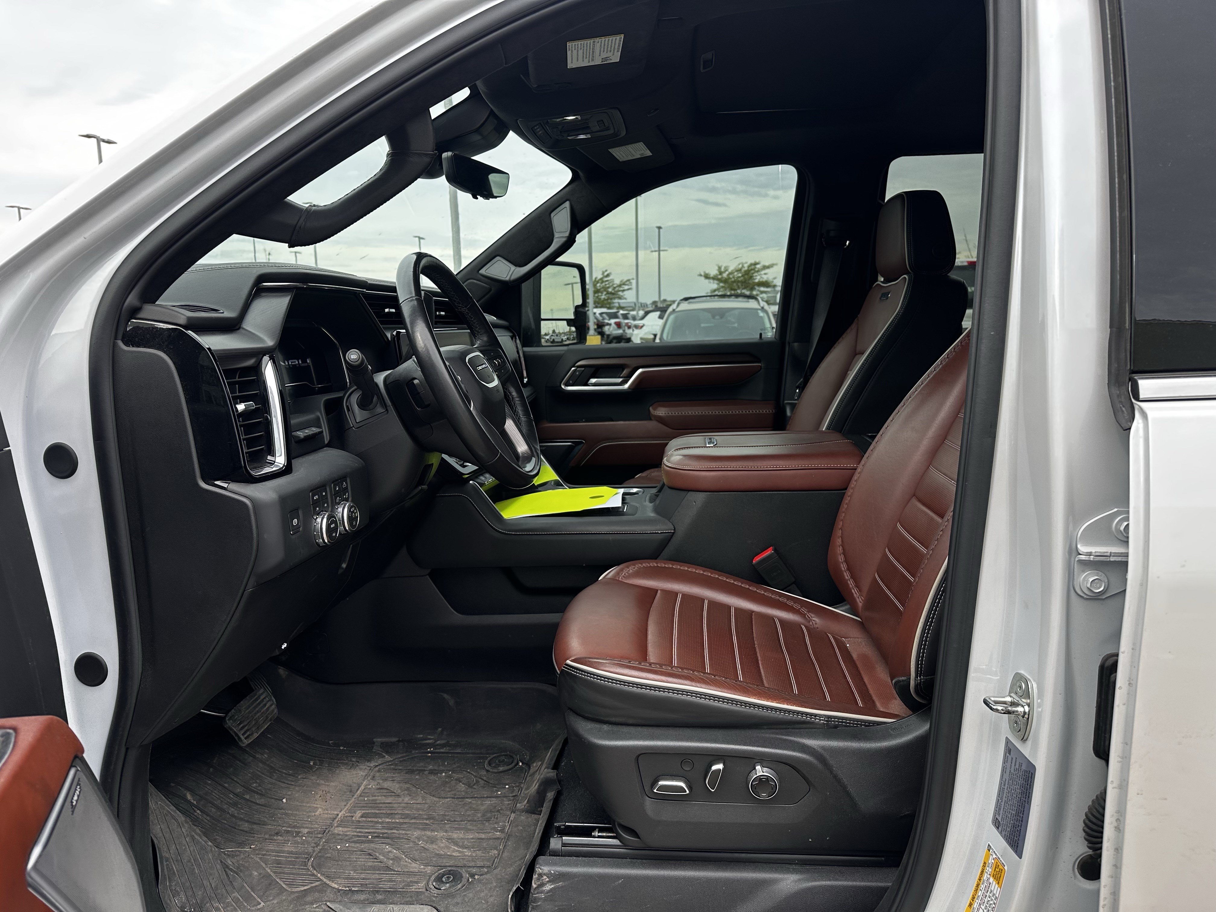 Used 2024 GMC Sierra 2500 Denali Ultimate AWD/4WD image 8