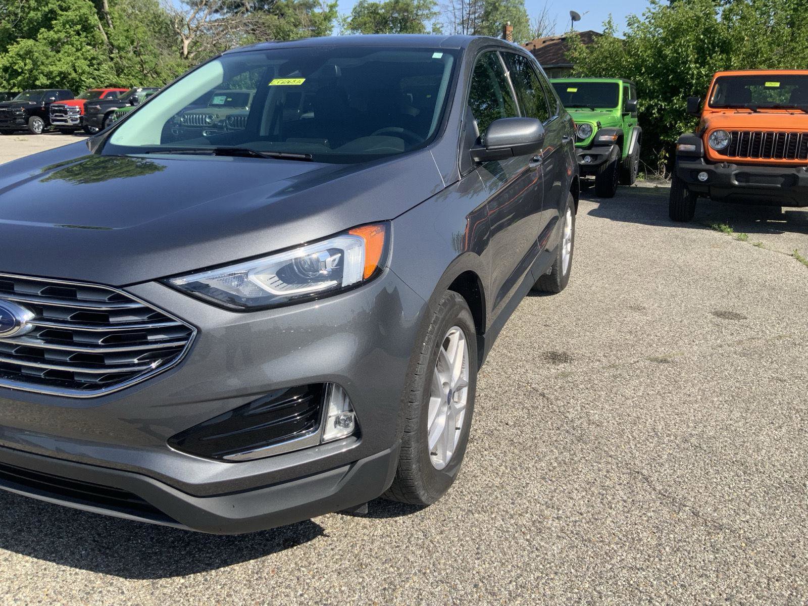 Used 2021 Ford Edge SEL w/ Convenience Package AWD/4WD image 11