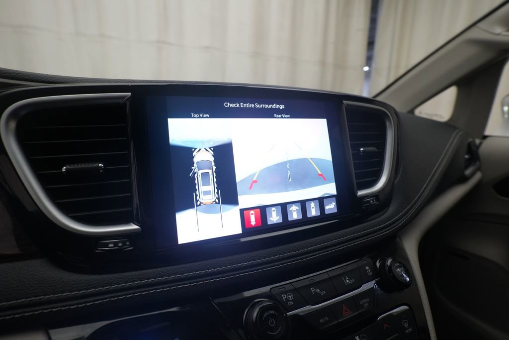 Used 2022 Chrysler Pacifica Limited FWD image 21