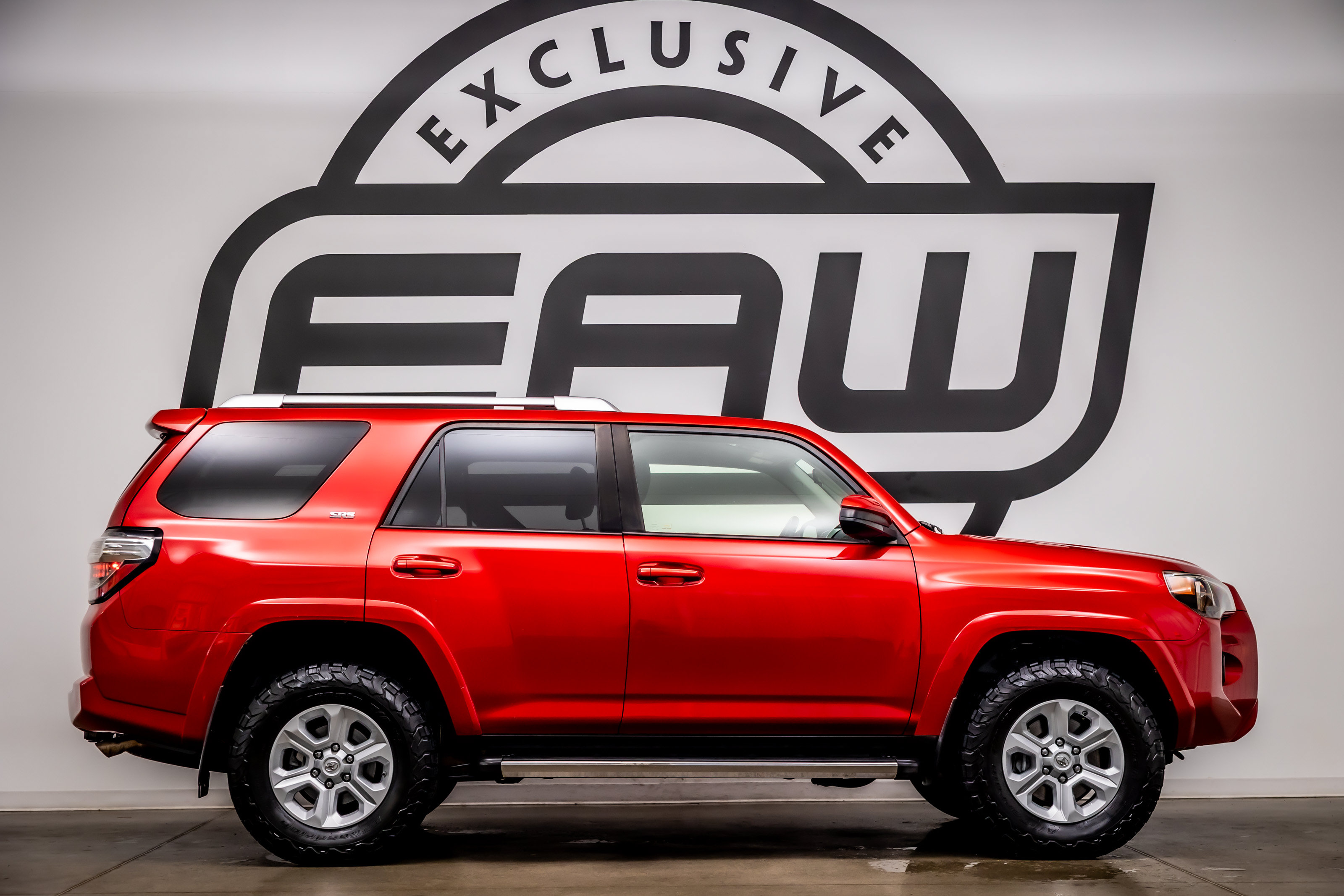 Used 2016 Toyota 4Runner SR5 AWD/4WD image 9