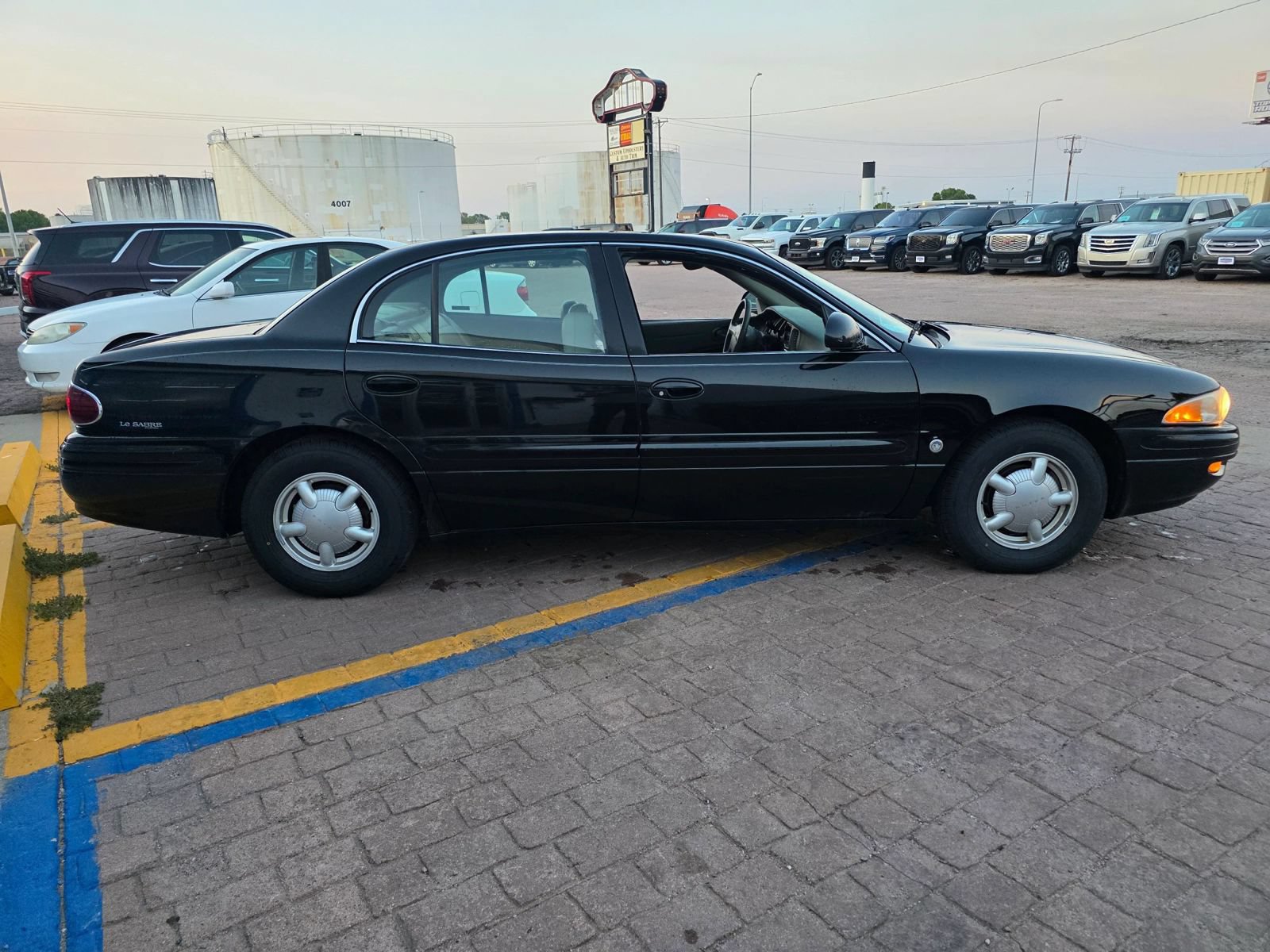Used 2000 Buick Le Sabre Custom w/ Premium Opt Pkg FWD image 4