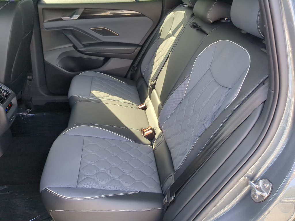 New 2027 Volkswagen Tiguan SEL R-Line AWD/4WD image 16
