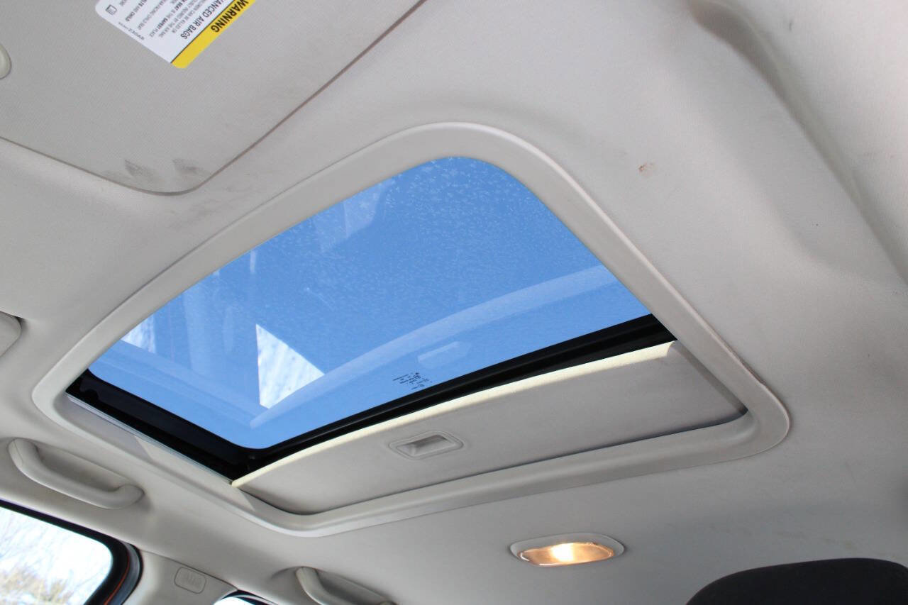 Used 2011 Dodge Caliber Heat w/ Premium Sound Group image 16