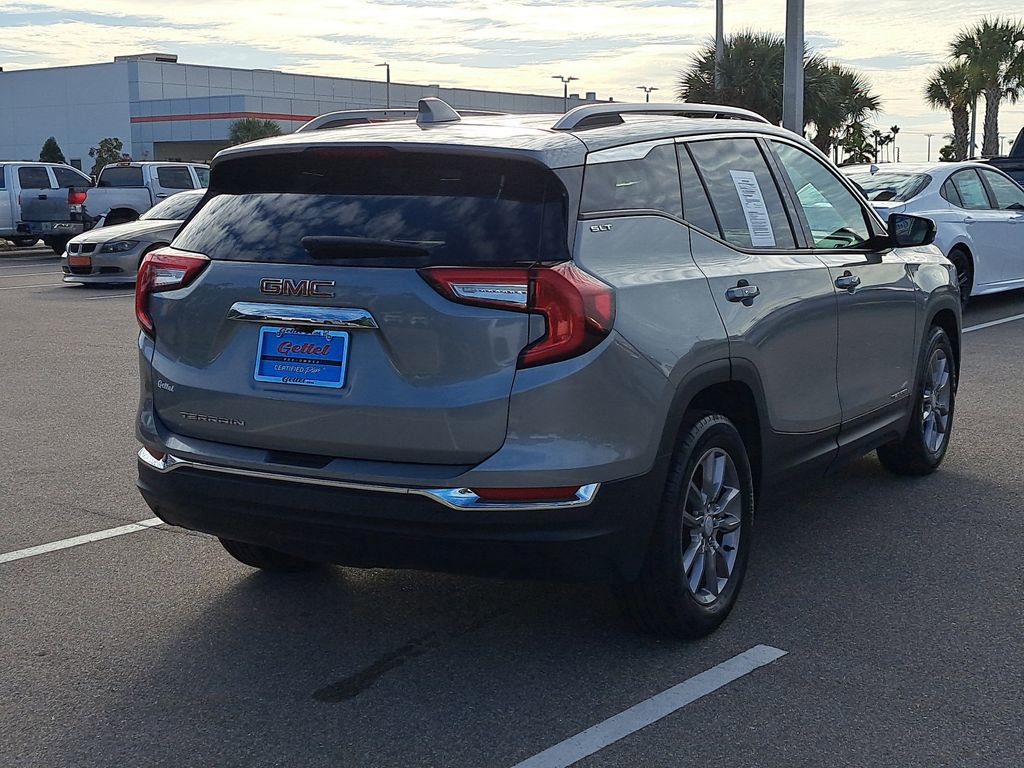 Used 2024 GMC Terrain SLT image 3