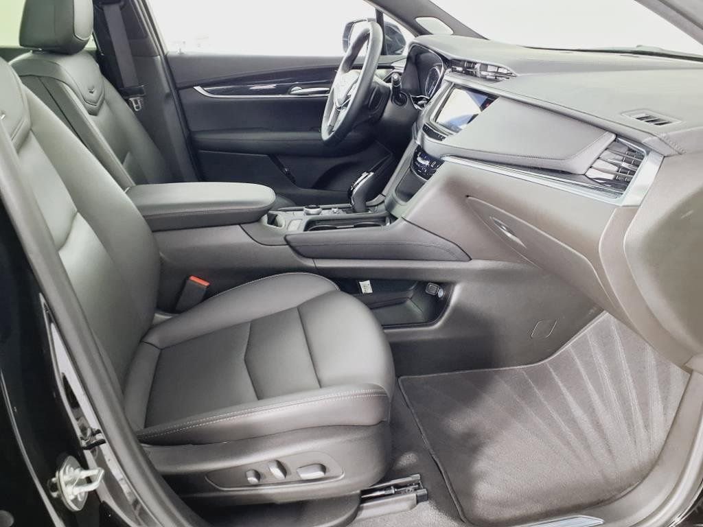 Certified 2025 Cadillac XT5 Premium Luxury image 23