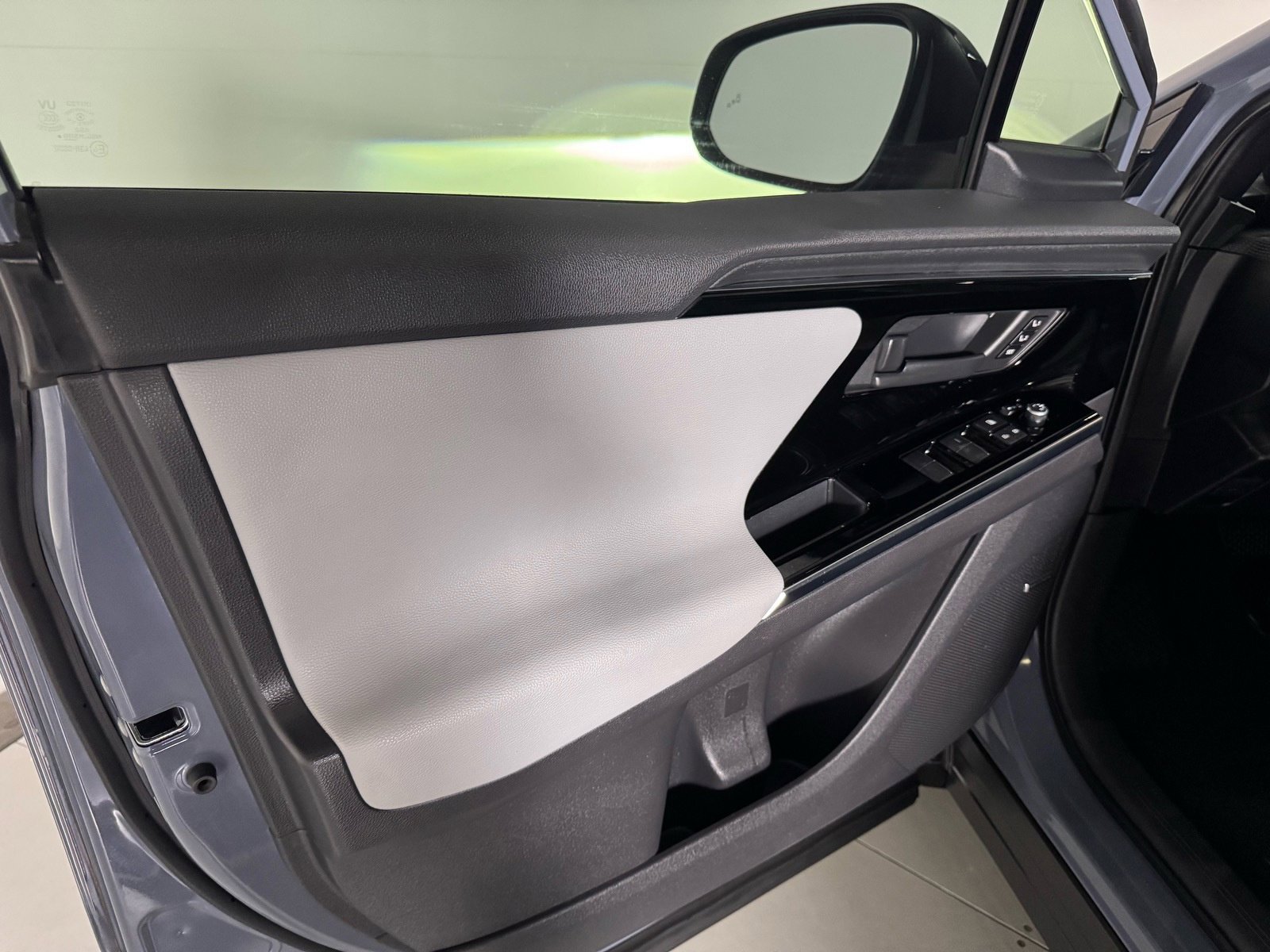 Certified 2023 Subaru Solterra AWD image 33