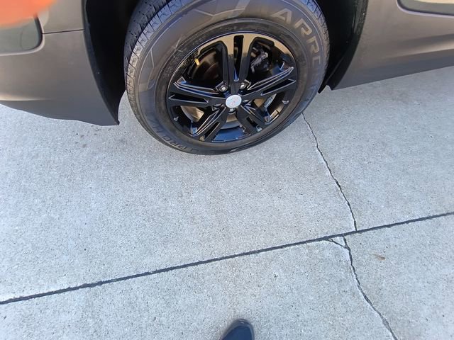 Used 2018 GMC Terrain SLE w/ Driver Convenience Package image 3