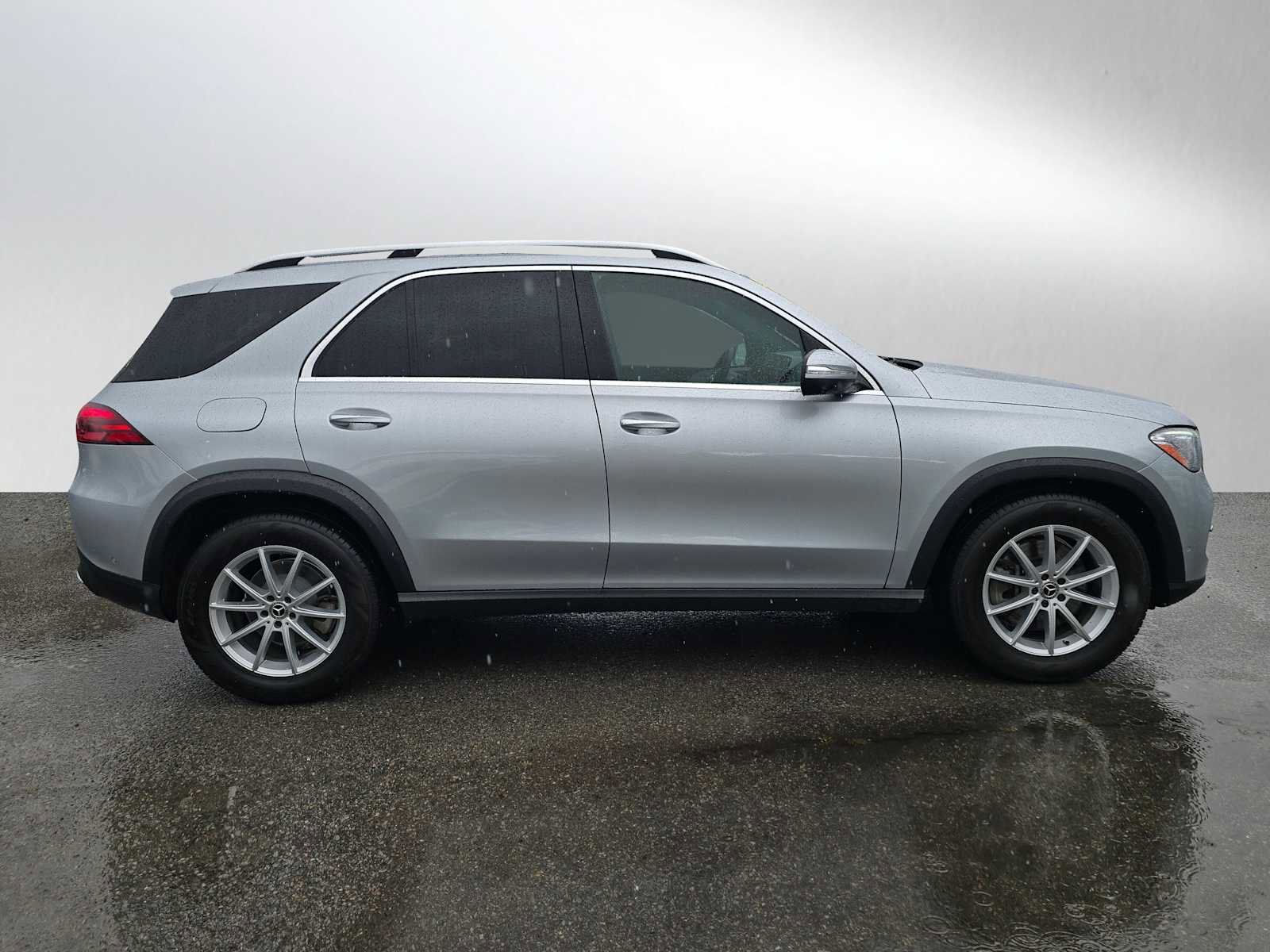 Used 2024 Mercedes-Benz GLE 450e 4MATIC image 2