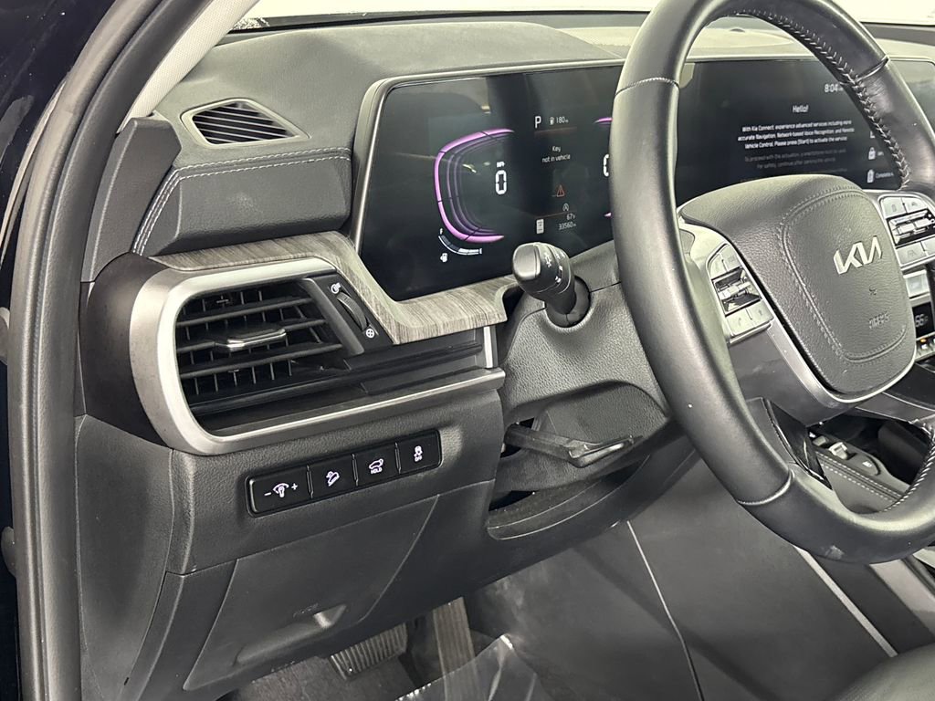 Used 2024 Kia Telluride EX w/ EX Captain's Chair Package image 12