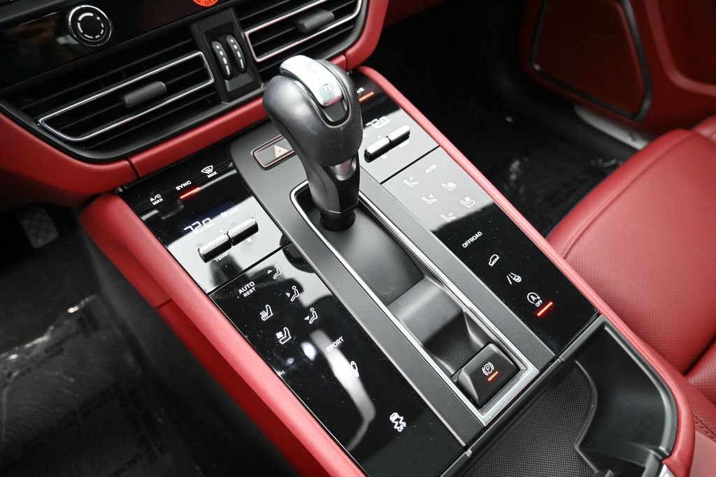 Certified 2023 Porsche Macan S AWD/4WD image 23