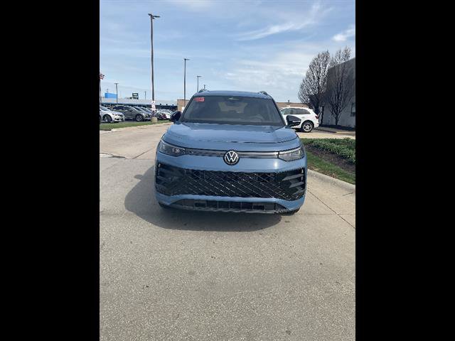 New 2026 Volkswagen Tiguan SE R-Line AWD/4WD image 2