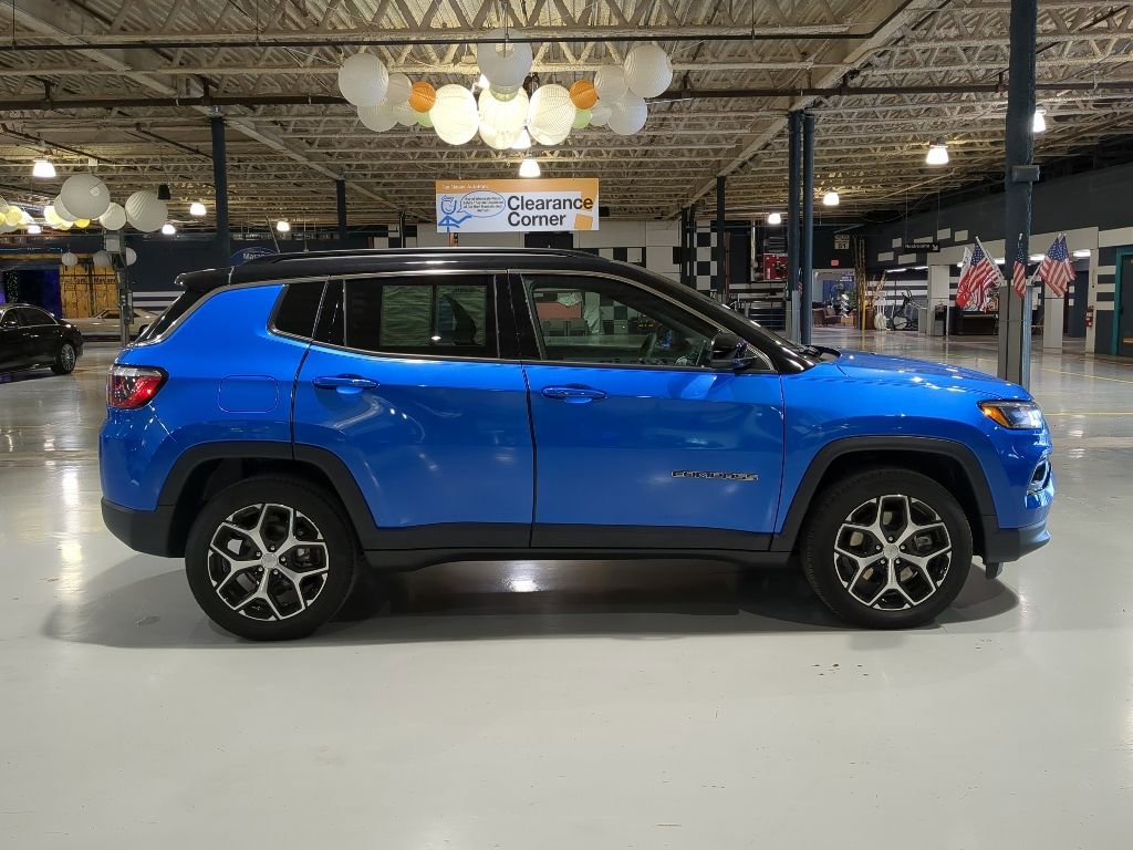 Used 2024 Jeep Compass Limited AWD/4WD image 7