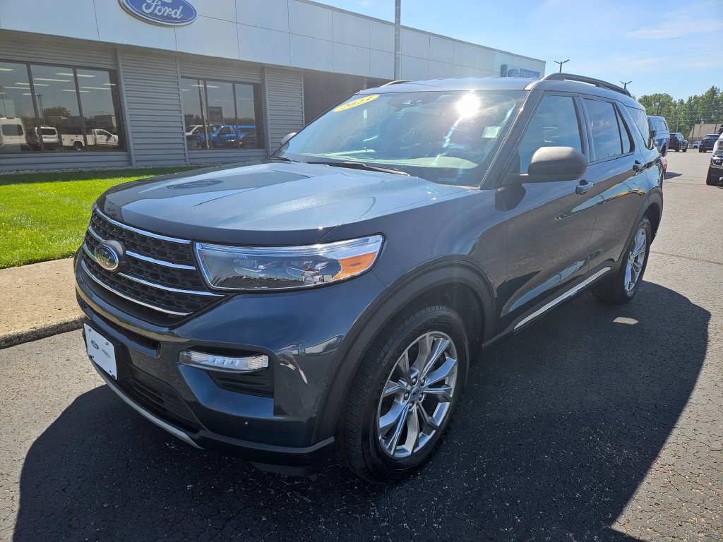 Used 2023 Ford Explorer XLT w/ Equipment Group 202A AWD/4WD image 2