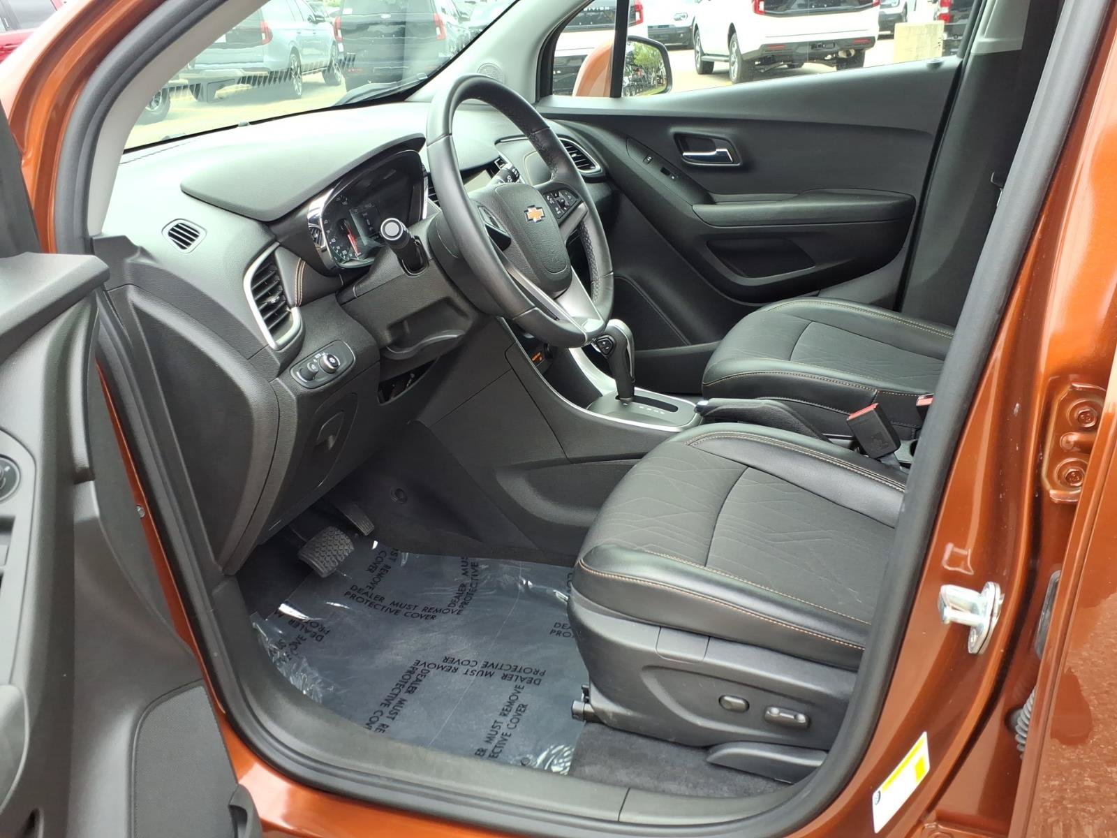 Used 2019 Chevrolet Trax LT w/ LT Convenience Package FWD image 11