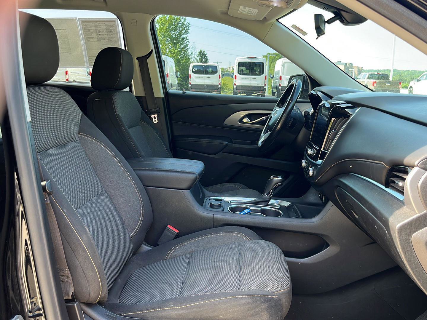 Used 2020 Chevrolet Traverse LT w/ Driver Confidence II Package AWD/4WD image 26
