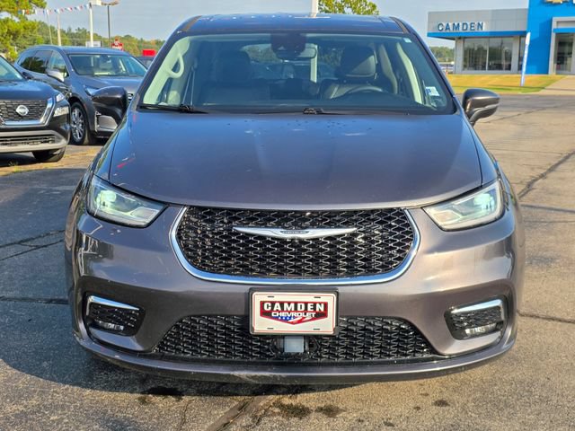 Used 2023 Chrysler Pacifica Touring-L FWD image 4