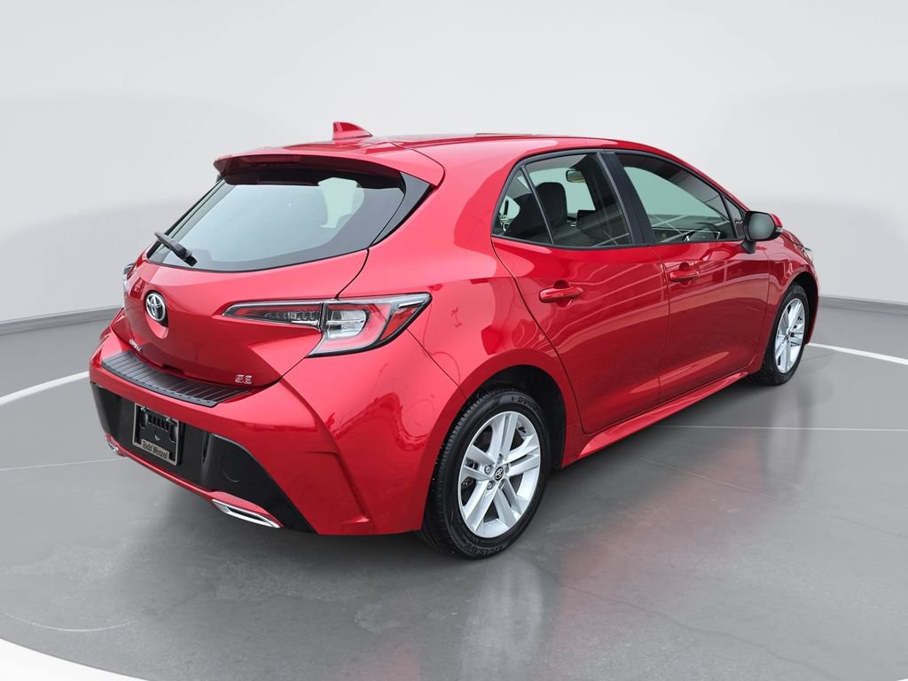 Used 2021 Toyota Corolla SE w/ SE Preferred Package FWD image 3
