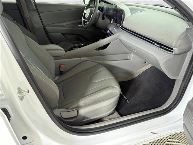 Used 2024 Hyundai Elantra SEL FWD image 14
