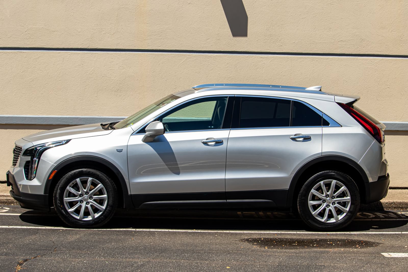 Used 2021 Cadillac XT4 Luxury w/ Cold Weather Package AWD/4WD image 5