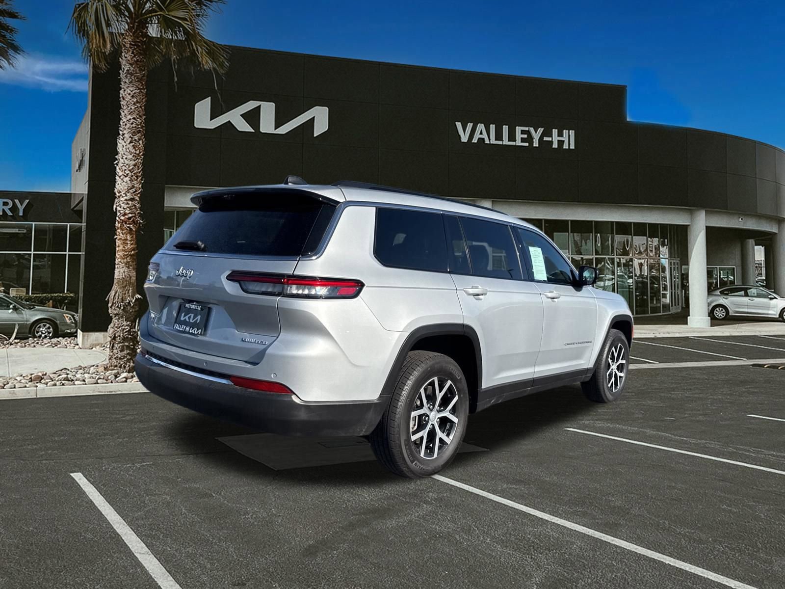 Used 2024 Jeep Grand Cherokee L Limited w/ Luxury Tech Group II image 5