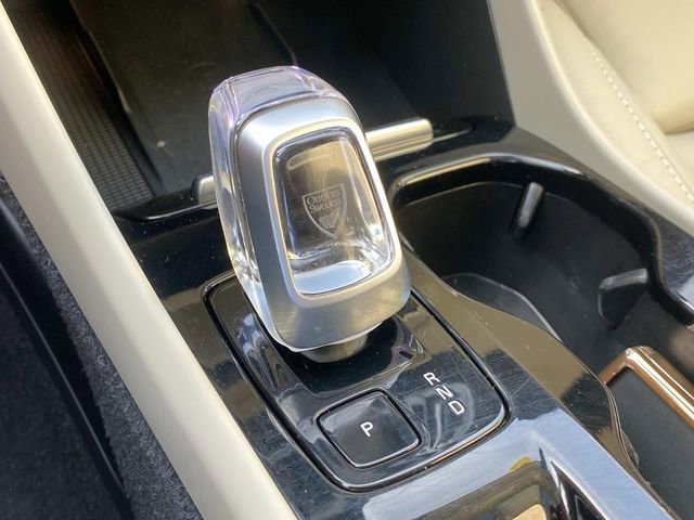 Used 2023 Volvo XC40 B5 Plus image 28